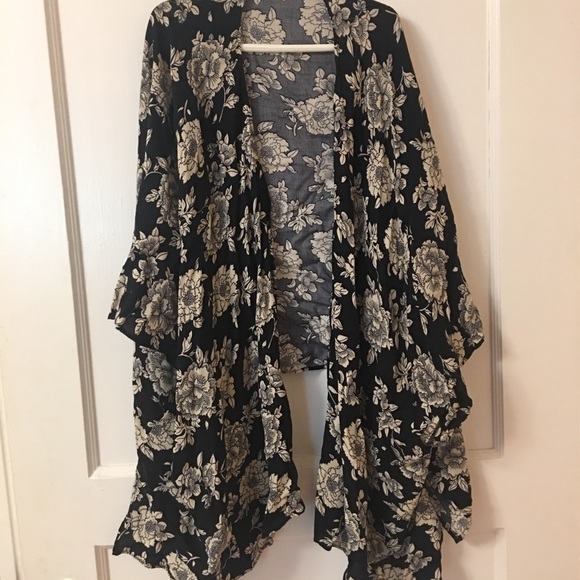 Brandy Melville Kimono - Picture 4 of 6